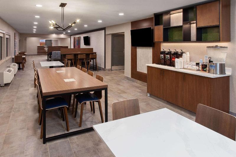 La Quinta Inn By Wyndham Wausau image