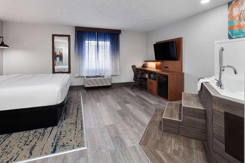 La Quinta Inn By Wyndham Wausau image