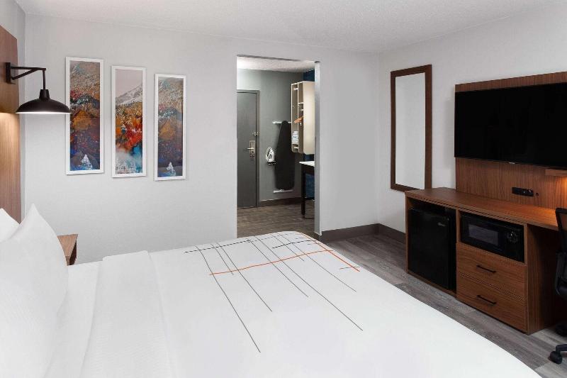 La Quinta Inn By Wyndham Wausau image