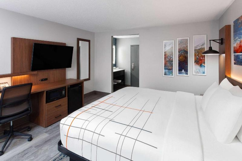La Quinta Inn By Wyndham Wausau image