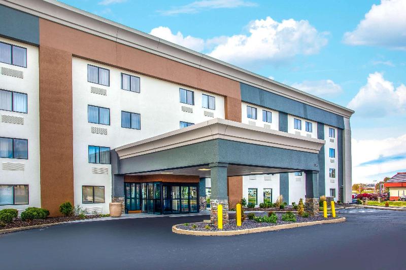 La Quinta Inn St Louis Hazelwood Airport North image