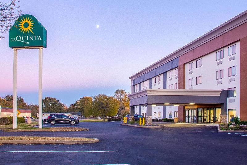 La Quinta Inn St Louis Hazelwood Airport North image