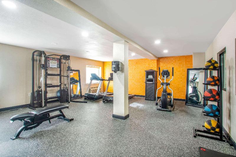 La Quinta Inn St Louis Hazelwood Airport North image