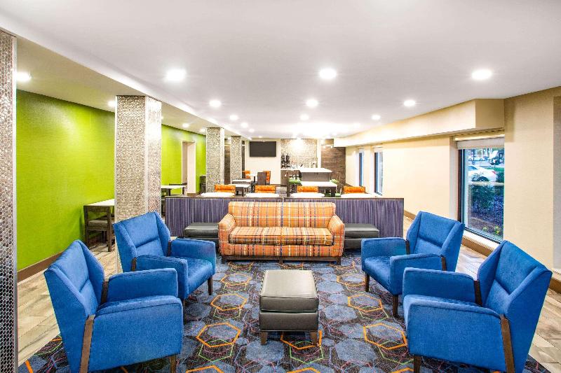 La Quinta Inn St Louis Hazelwood Airport North image