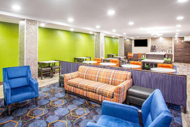 La Quinta Inn St Louis Hazelwood Airport North image