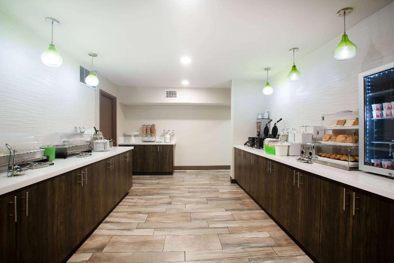 La Quinta Inn St Louis Hazelwood Airport North image