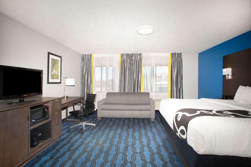 La Quinta Inn St Louis Hazelwood Airport North image
