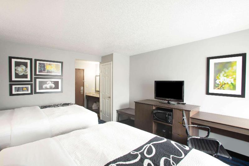 La Quinta Inn St Louis Hazelwood Airport North image