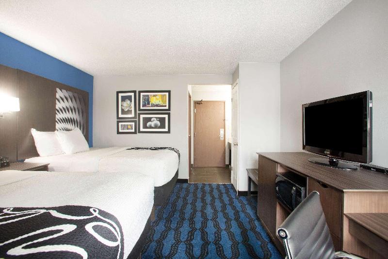 La Quinta Inn St Louis Hazelwood Airport North image