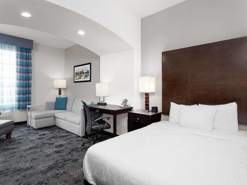 La Quinta Inn Suites Columbus Edinburgh image
