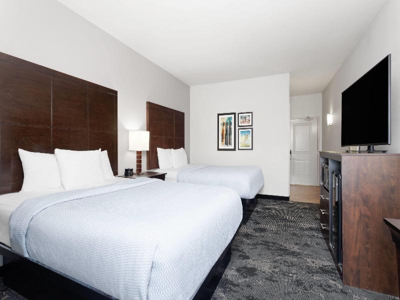 La Quinta Inn Suites Columbus Edinburgh image
