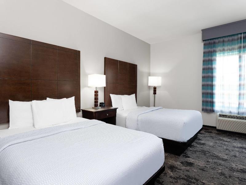 La Quinta Inn Suites Columbus Edinburgh image