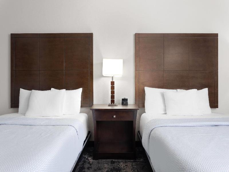La Quinta Inn Suites Columbus Edinburgh image