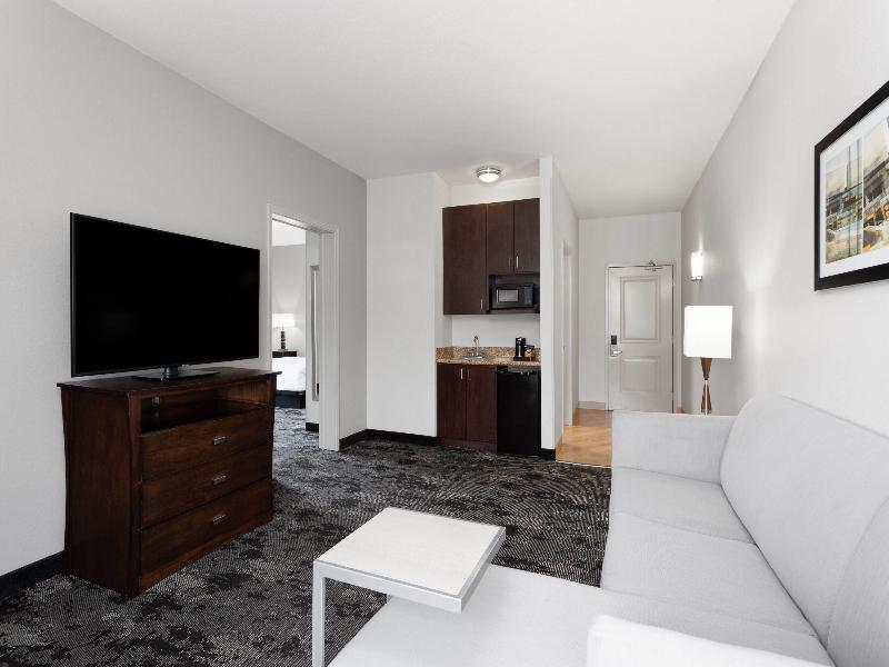 La Quinta Inn Suites Columbus Edinburgh image