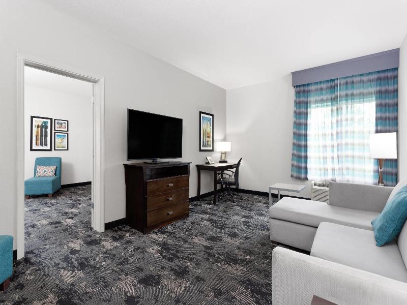 La Quinta Inn Suites Columbus Edinburgh image