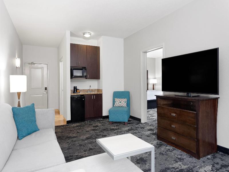 La Quinta Inn Suites Columbus Edinburgh image