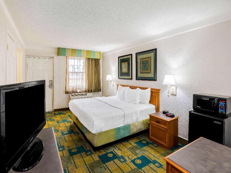 La Quinta Inn By Wyndham Lufkin image