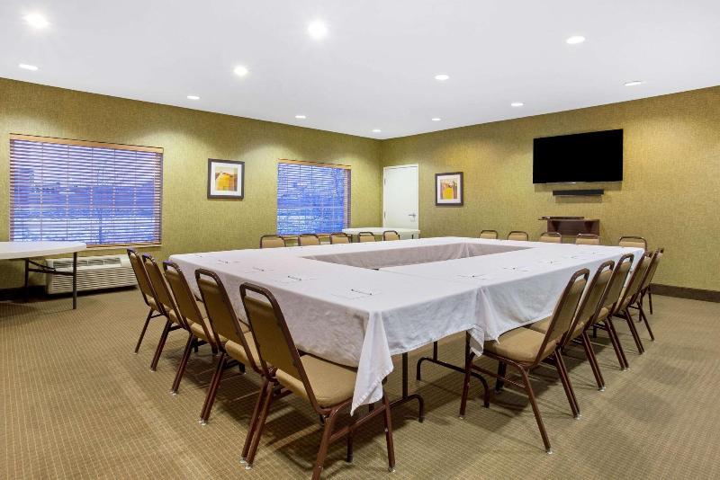 La Quinta Inn Suites By Wyndham Dickinson image