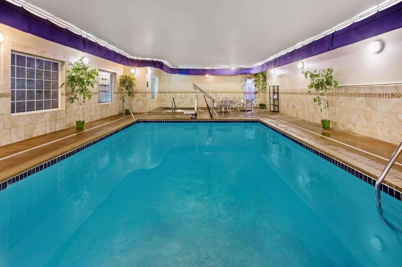 La Quinta Inn Suites By Wyndham Dickinson image