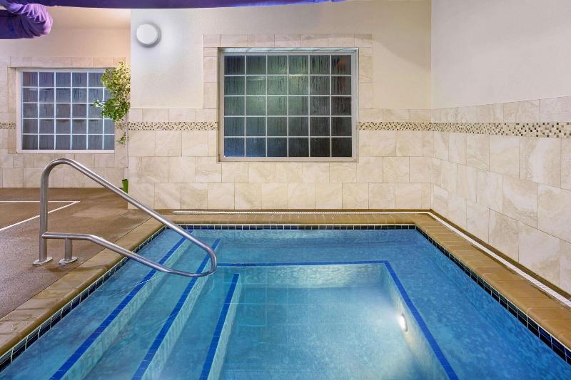 La Quinta Inn Suites By Wyndham Dickinson image