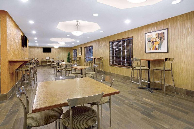 La Quinta Inn Suites By Wyndham Dickinson image