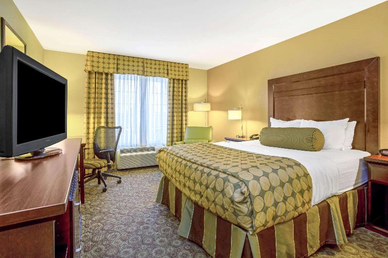 La Quinta Inn Suites By Wyndham Dickinson image