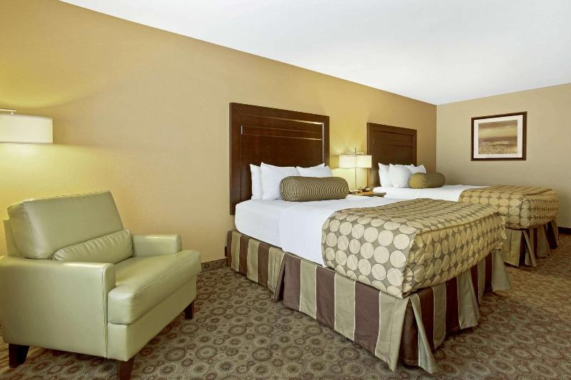 La Quinta Inn Suites By Wyndham Dickinson image