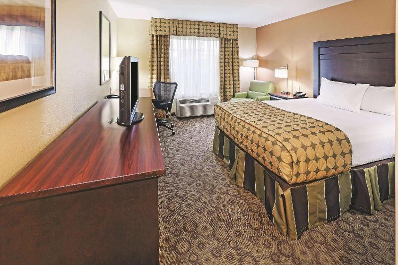 La Quinta Inn Suites By Wyndham Dickinson image