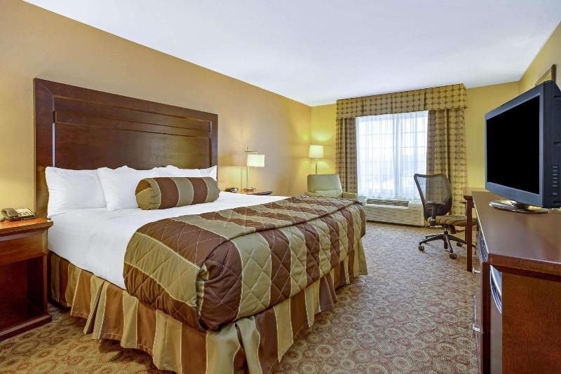 La Quinta Inn Suites By Wyndham Dickinson image