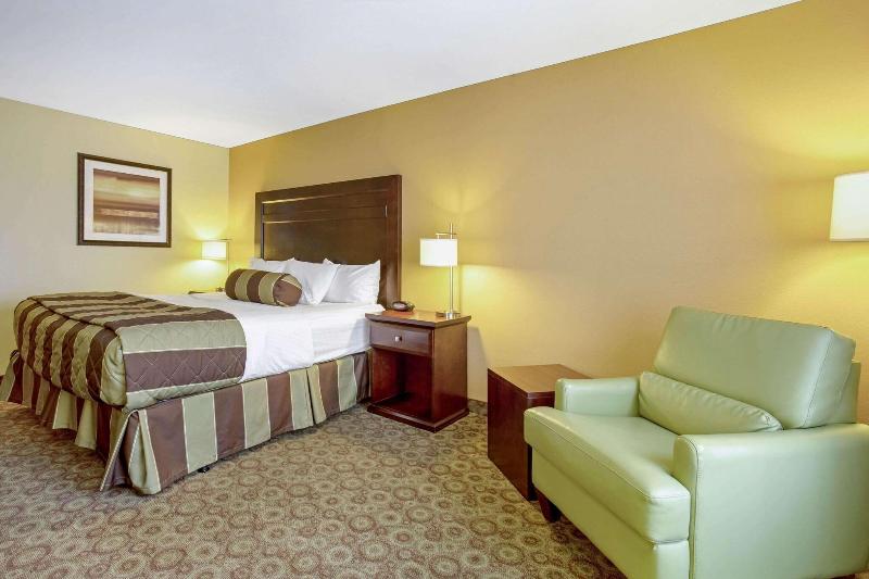 La Quinta Inn Suites By Wyndham Dickinson image