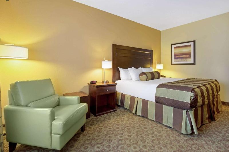 La Quinta Inn Suites By Wyndham Dickinson image