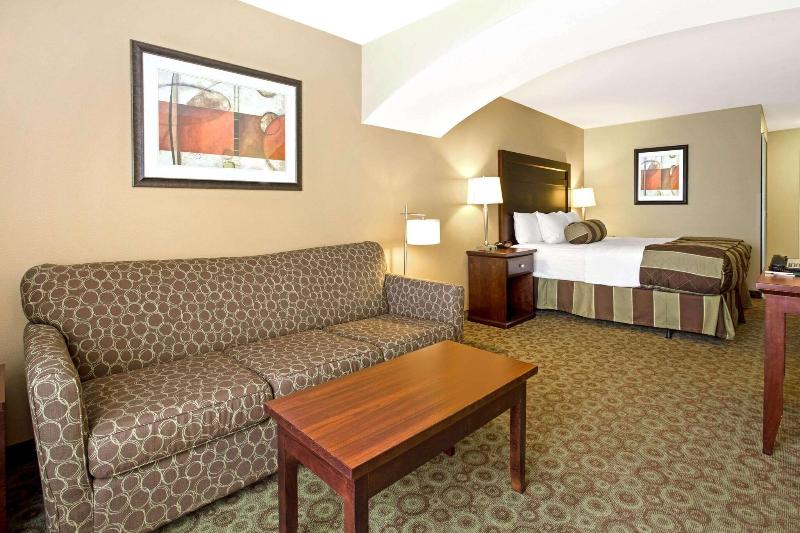 La Quinta Inn Suites By Wyndham Dickinson image