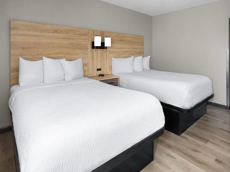 La Quinta Inn Suites By Wyndham Mansfield Oh image