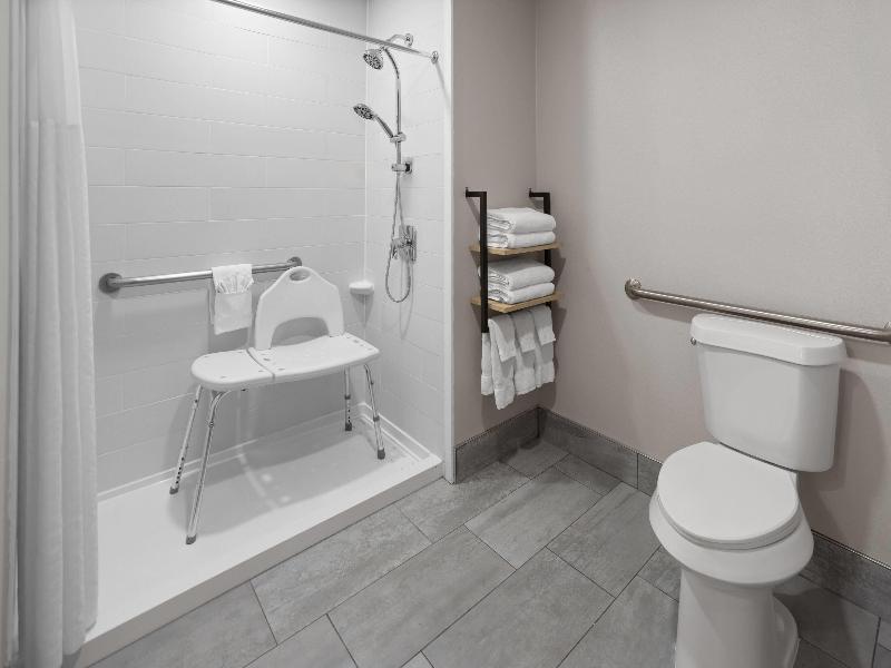 La Quinta Inn Suites By Wyndham Mansfield Oh image