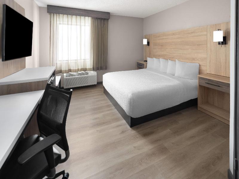 La Quinta Inn Suites By Wyndham Mansfield Oh image