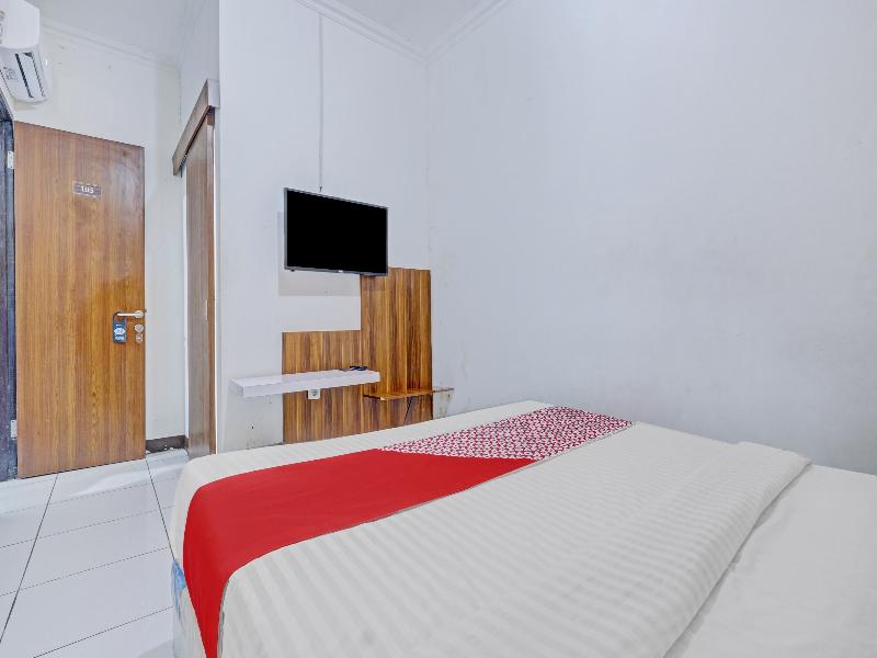 Hotel O Near Mall Ciputra 2 image