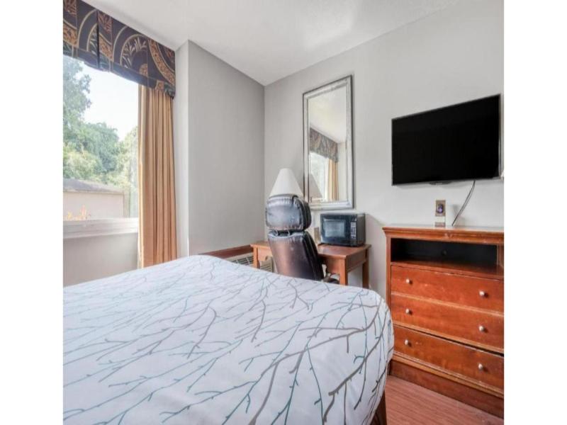 Gardentree Hotels Memphis East near I 40 image