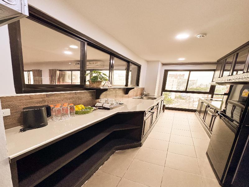 Boutique Poo-Yai Lee @BP Place image
