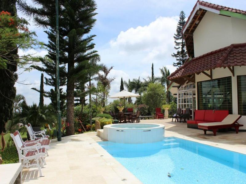 Capital O 802 Omah Londo Hotel & Resort image