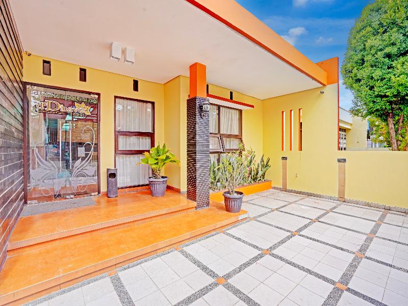 Hotel O Padang City Center Near Pantai Padang image