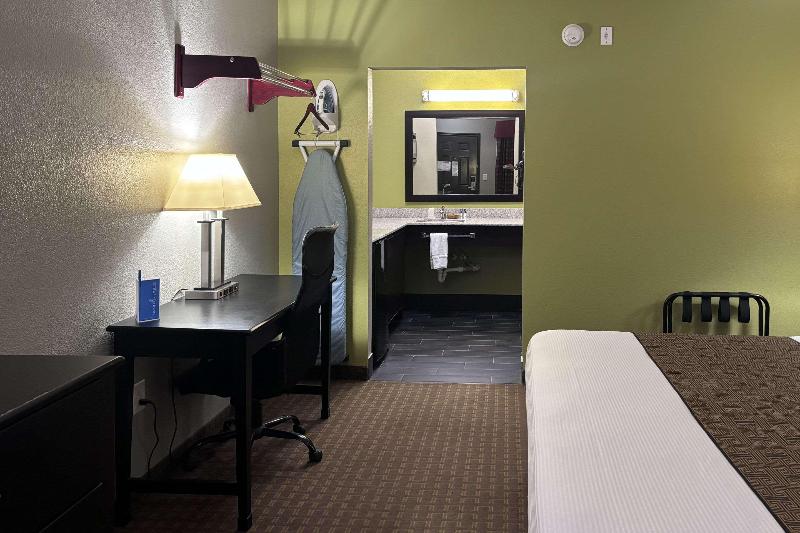 Rodeway Inn image 5