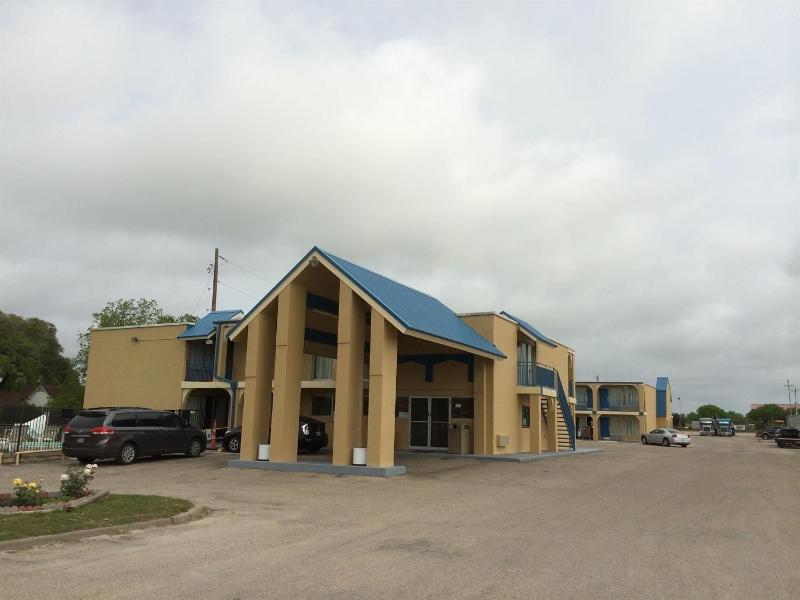 Americas Best Value Inn Schulenburg image