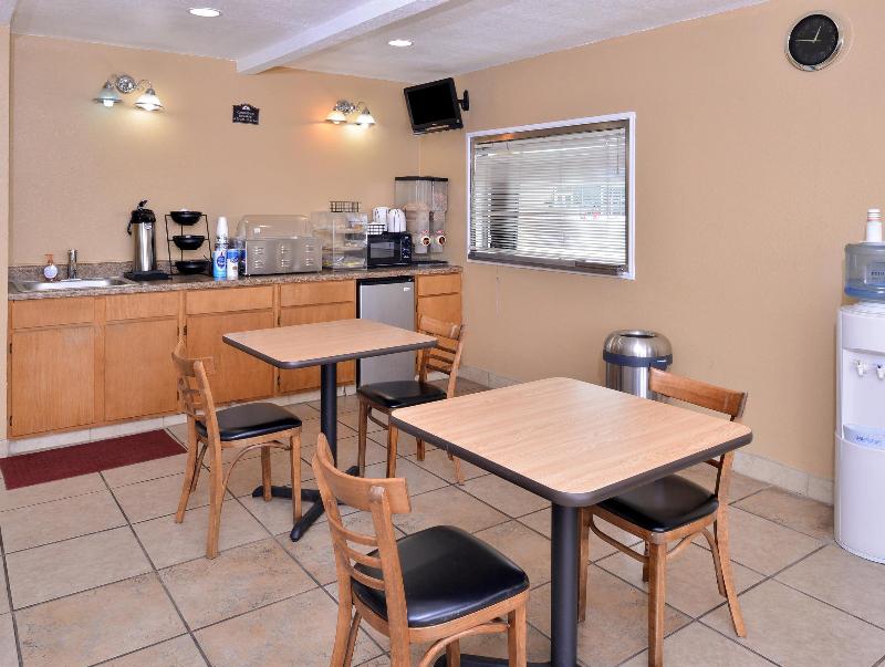 Americas Best Value Inn Schulenburg image