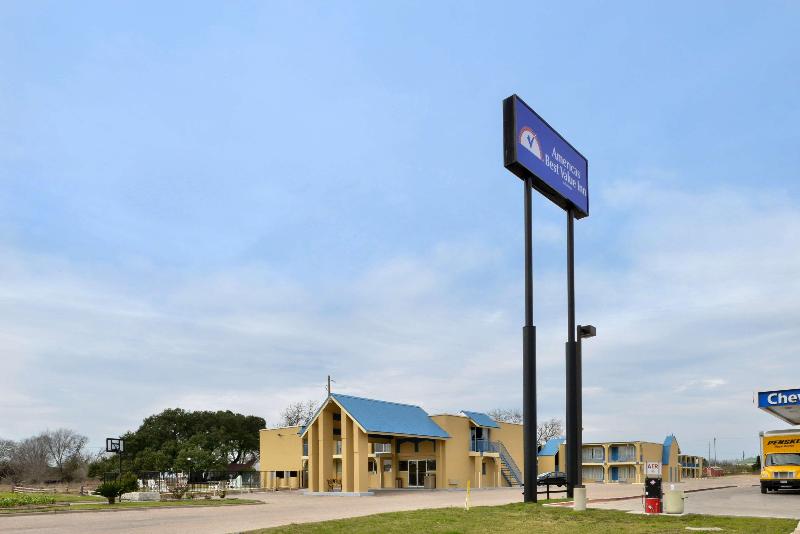 Americas Best Value Inn Schulenburg image