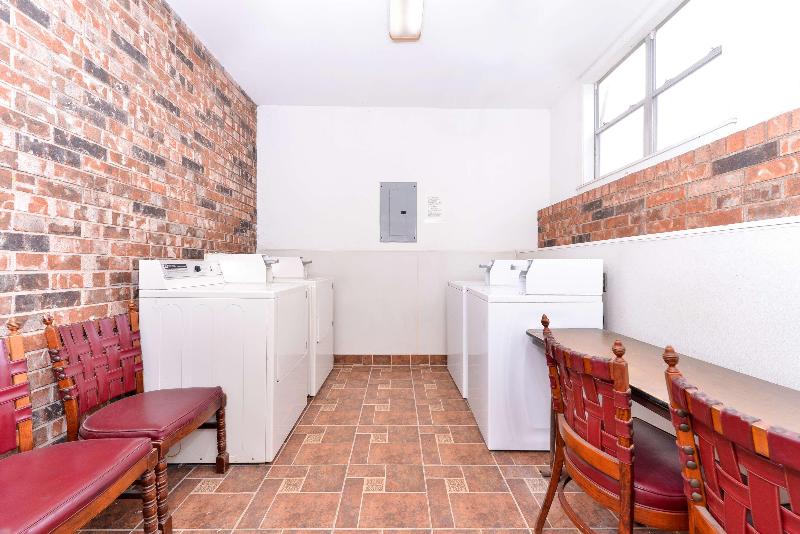 Americas Best Value Inn Schulenburg image