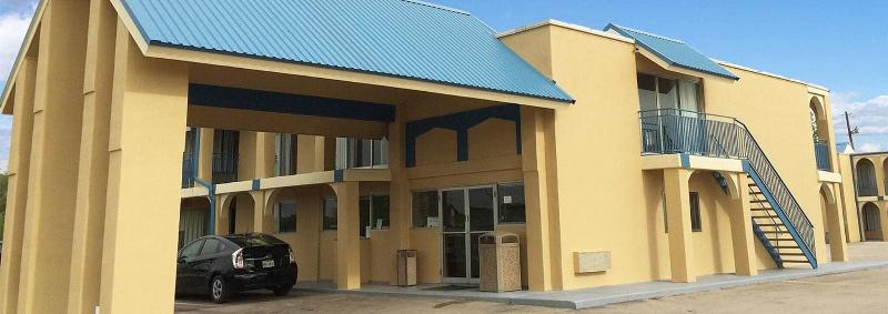 Americas Best Value Inn Schulenburg image