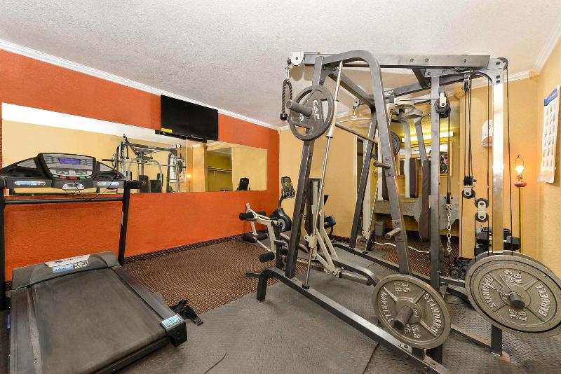 Americas Best Value Inn Schulenburg image 7
