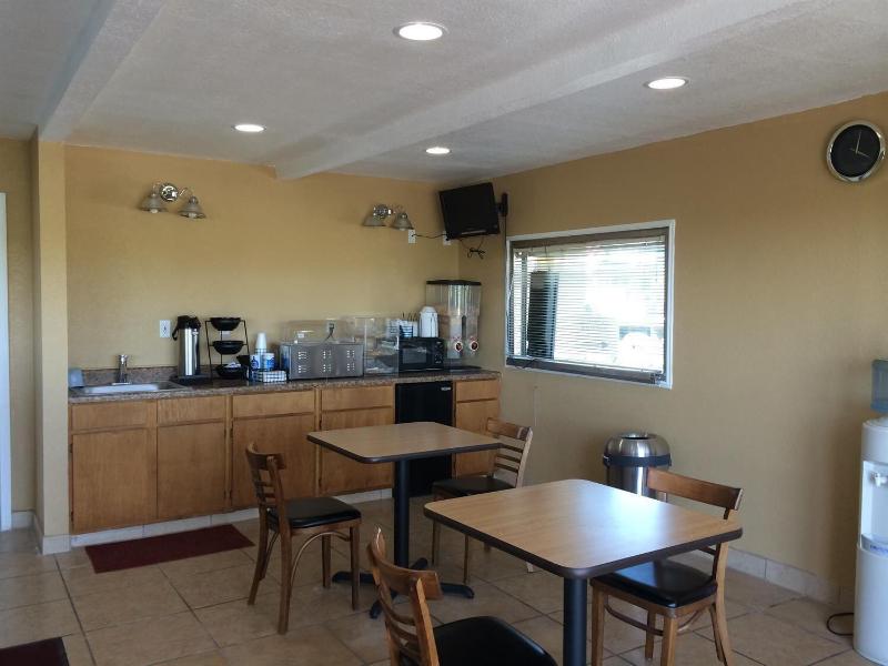 Americas Best Value Inn Schulenburg image 1
