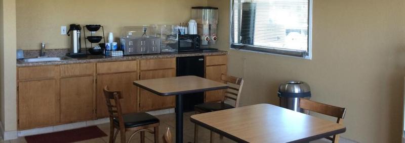 Americas Best Value Inn Schulenburg image 4
