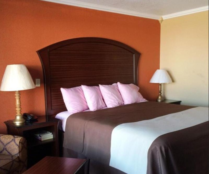 Americas Best Value Inn Schulenburg image
